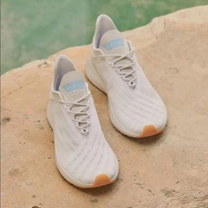 NWOT Saysh One Athleta White Sneakers Size 8.5 (8 1/2) Athletic Shoes